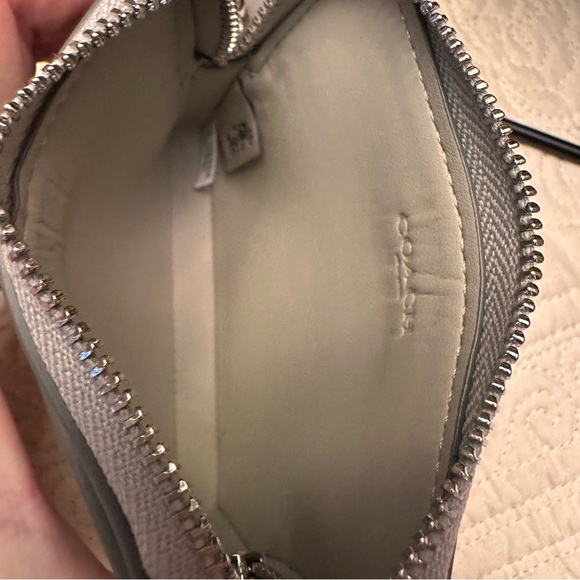 Coach NWT Zip Card Case Silver - Picture 9 of 10
